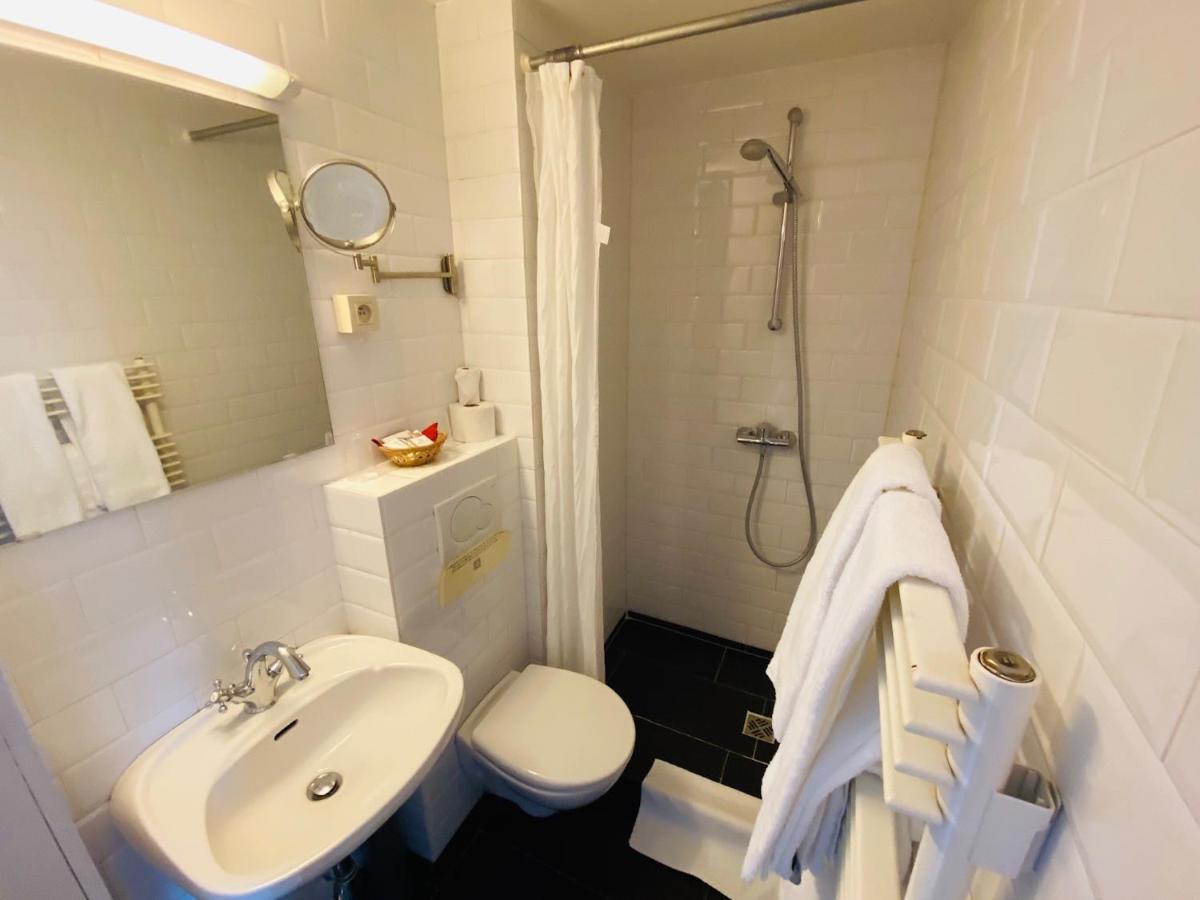 Hotel Patritius บรูจส์ ภายนอก รูปภาพ
