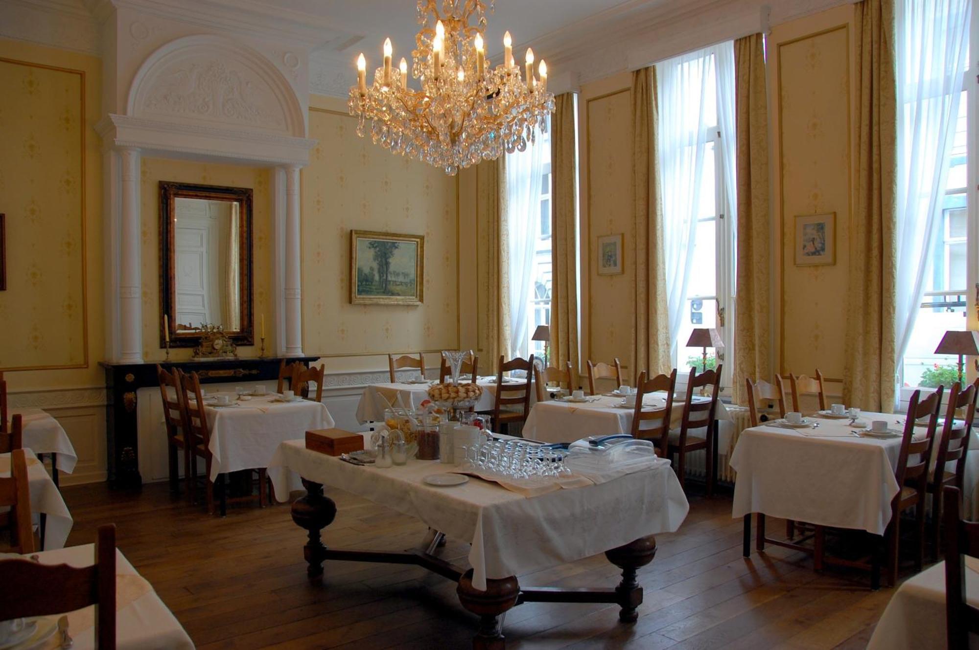 Hotel Patritius บรูจส์ ภายนอก รูปภาพ